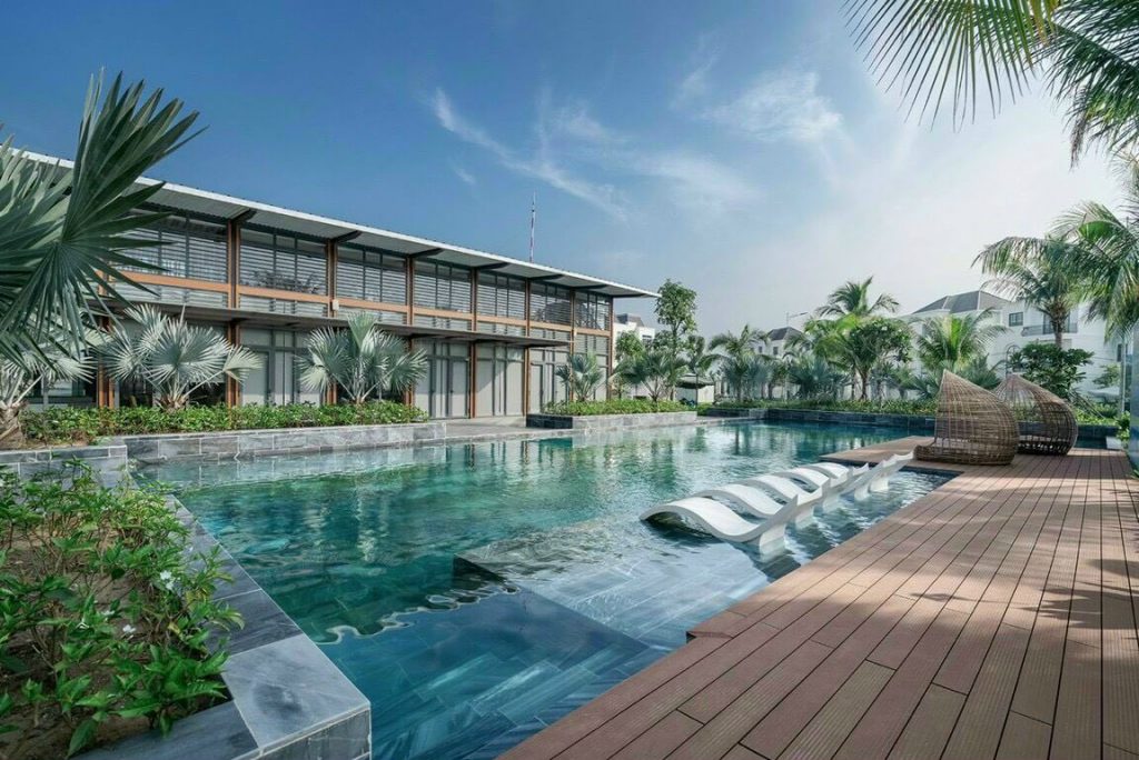 Hồ bơi tràn bờ