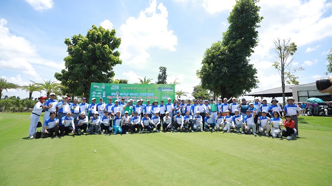 Các golfer tham gia giải Golf giao thương Cúp CLB Doanh nhân 2030.